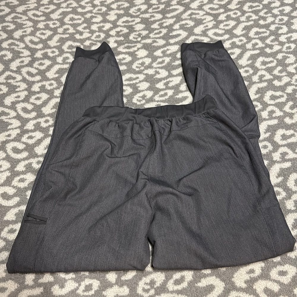 Fabletics Scrub Set - Picture 3 of 6